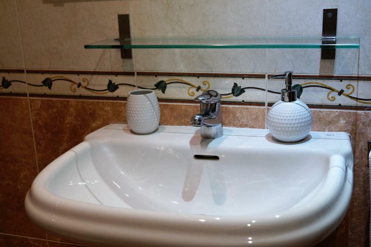 Apartamento Plaza Alfonso XII Málaga Kültér fotó